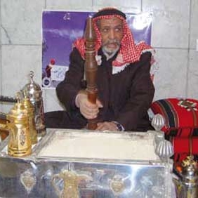 تقرير: من التراث الشعبي البدوي.. ثقافة القهوة التي نشربهـا - محمود كلّم