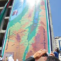 في الذكرى الـ»64» للنكبة... غزة ترسم أكبر خريطة لـ»فلسطين»